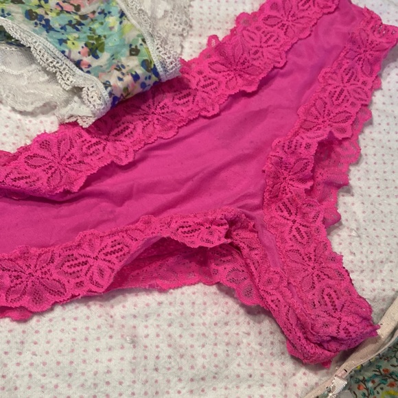 Victoria’s Secret bundle of three cheeky panties small sexy & cute - Picture 4 of 9